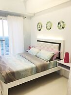 HomeStay at Wind Residences