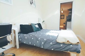 2 Bedroom Suite near Kensington Market - Unit 1