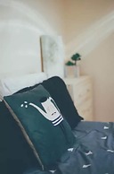 2 Bedroom Suite near Kensington Market - Unit 1