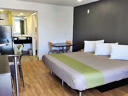 Studio 6 Fresno, CA - Extended Stay