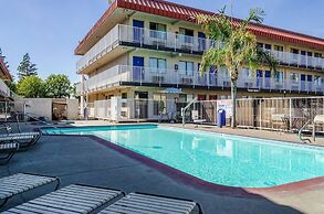 Studio 6 Fresno, CA - Extended Stay