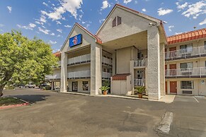 Studio 6 Fresno, CA - Extended Stay