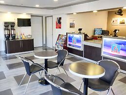 Studio 6 Fresno, CA - Extended Stay