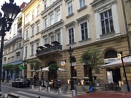 Pelicanstay next to Budapest Basillica