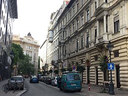 Pelicanstay next to Budapest Basillica