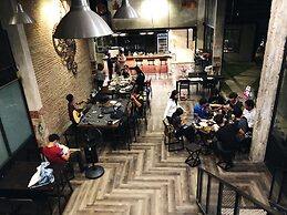 The Entaneer Poshtel - Hostel