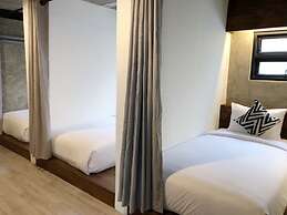 The Entaneer Poshtel - Hostel