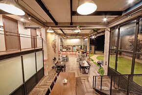 The Entaneer Poshtel - Hostel