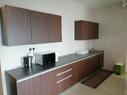 Lawang Suite 1 Bedroom Corner Apartment