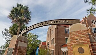 Holiday Inn Express & Suites Ocala by IHG