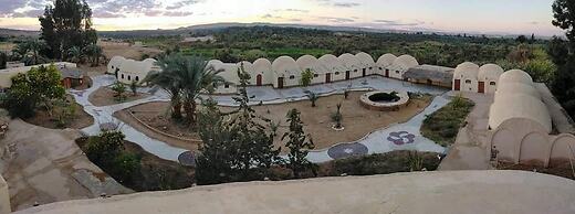 Bawiti Oasis Resort