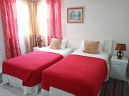 Cumber's Tropical Apartments