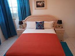 Cumber's Tropical Apartments