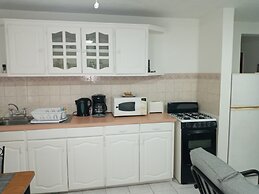 Cumber's Tropical Apartments