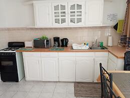 Cumber's Tropical Apartments