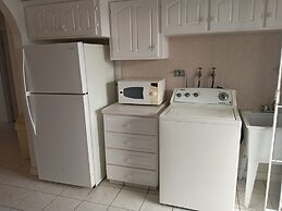 Cumber's Tropical Apartments