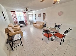 Cumber's Tropical Apartments