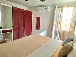 Cumber's Tropical Apartments