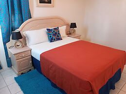 Cumber's Tropical Apartments