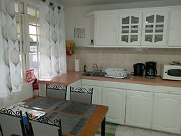 Cumber's Tropical Apartments