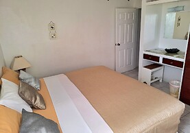 Cumber's Tropical Apartments