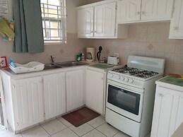 Cumber's Tropical Apartments