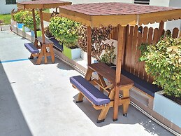 Cumber's Tropical Apartments