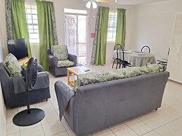 Cumber's Tropical Apartments