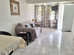 Cumber's Tropical Apartments