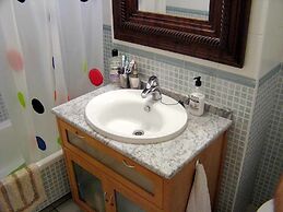 VenAVera H22D - Penthouse 2 Bedrooms/1Bath Beachfront WIFI