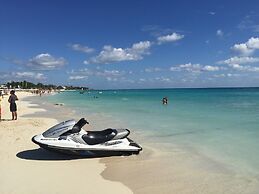 Playa Suites Apartment