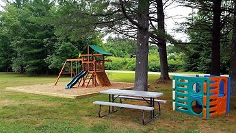 Riverbank Motel and Cabins