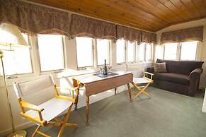 Riverbank Motel and Cabins