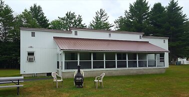 Riverbank Motel and Cabins