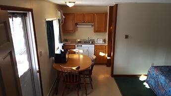 Riverbank Motel and Cabins