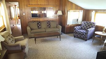 Riverbank Motel and Cabins