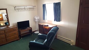 Riverbank Motel and Cabins