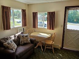 Riverbank Motel and Cabins