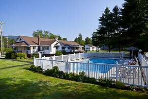 Riverbank Motel and Cabins