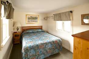 Riverbank Motel and Cabins