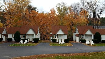 Riverbank Motel and Cabins