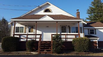 Riverbank Motel and Cabins