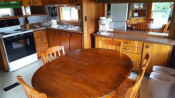 Riverbank Motel and Cabins