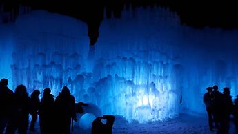 Riverbank Motel and Cabins