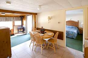 Riverbank Motel and Cabins