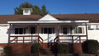 Riverbank Motel and Cabins