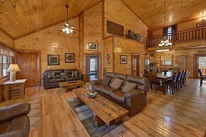 Sweet Tranquility Pool Lodge Apartment 4