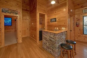 A Smoky Hideaway Apartment 5