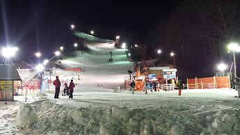 Pool Movie 1 Apartment 6