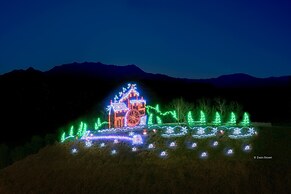 Pool Movie 1 Apartment 6